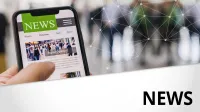 Franke und Bornberg Teaser Bild - Pressemitteilungen - Person hält Smartphone und ließt News