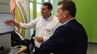 DKM 2019 Messestand Philipp Wedekind in der Beratung