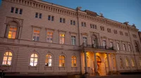 Deutscher Versicherungs-Award 2023 - Bertelsmann Repräsentanz Berlin Außenansicht bei Nacht