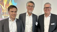 DKM Messe 2023 - Kongress Arbeitskraftabsicherung - Dortmund - Uwe Neußel und Thomas Pollmer von die Continentale mit Christian Monke im Gespräch