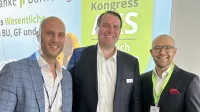 DKM Messe 2023 - Kongress Arbeitskraftabsicherung - Dortmund - Steffen Hammer Swiss Life und Dr. Marcel Keese mit Philipp Wedekind im Gespräch