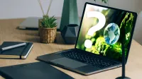 offenes Laptop auf einem Schreibtisch - Nachhaltige Arbeitskraftabsicherung? Franke und Bornberg fragt nach 