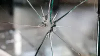 Zerbrochene Fensterscheibe PHV