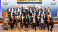 Deutscher Versicherungs-Award 2026 - Preisverleihung - Gruppenfoto aller Versicherungen und Preisträger