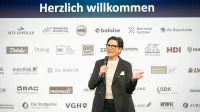 Deutscher Versicherungs-Award 2026 - Bertelsmann Repräsentanz Berlin, Catja Stammen, Redaktionsleiterin ntv-Wirtschaftsmagazine hält Ansprache