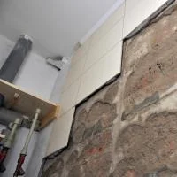 Franke und Bornberg Rating Betriebshaftpflichtversicherung - Wasserschaden und feuchte Wand 