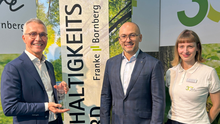 Pressemitteilung Franke und Bornberg - Nachhaltigkeits-Award 2025 - AXA Group Pressemitteilung Franke und Bornberg - Nachhaltigkeits-Award 2025 - AXA Group