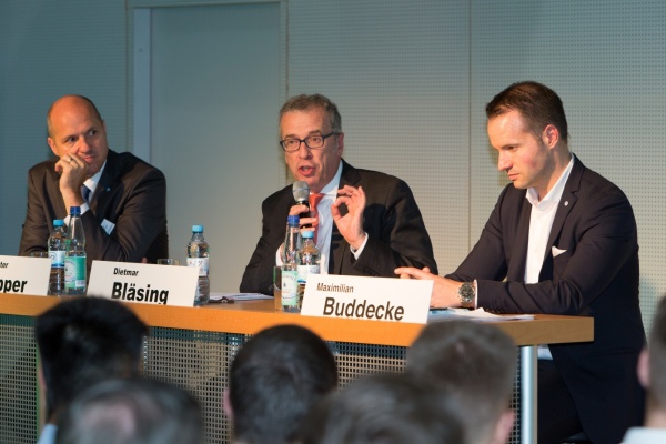 Klaus-Peter Klapper, Dietmar Blaesing und Maximilian Buddecke beim Kongress Arbeitskraftsicherung auf der DKM