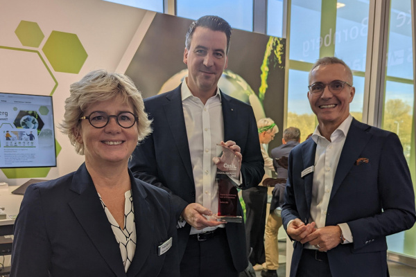 Katrin Bornberg, Michael Franke und Jan-Peter Diercks am Stand von Franke und Bornberg auf der DKM 2022